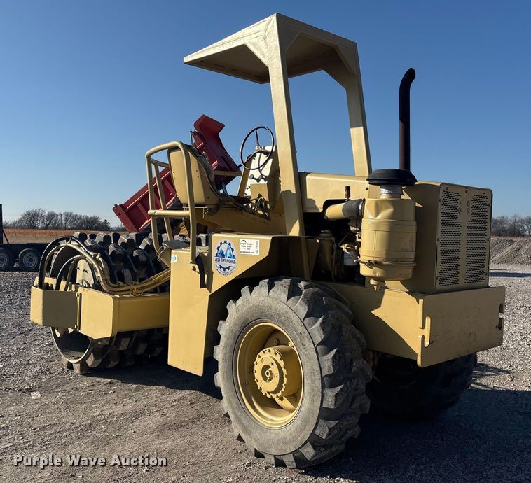 image for item FI0122 Ingersoll Rand SPF-48 Single Drum Roller