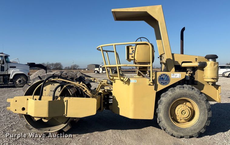 image for item FI0122 Ingersoll Rand SPF-48 Single Drum Roller