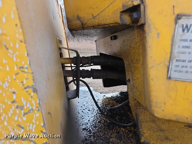 image for item FI0744 1970 Caterpillar 920 wheel loader