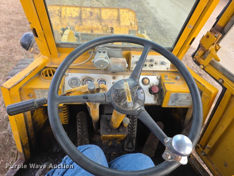 image for item FI0744 1970 Caterpillar 920 wheel loader