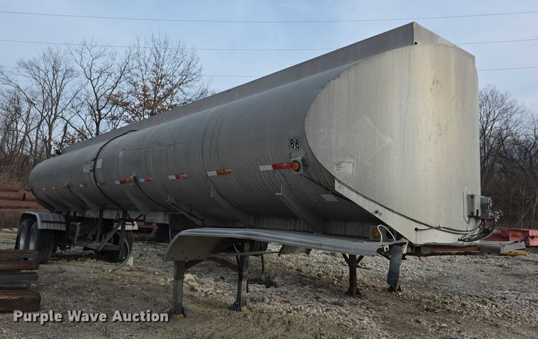 image for item FI0749 1975 Fruehauf TAGF2FSF tank trailer