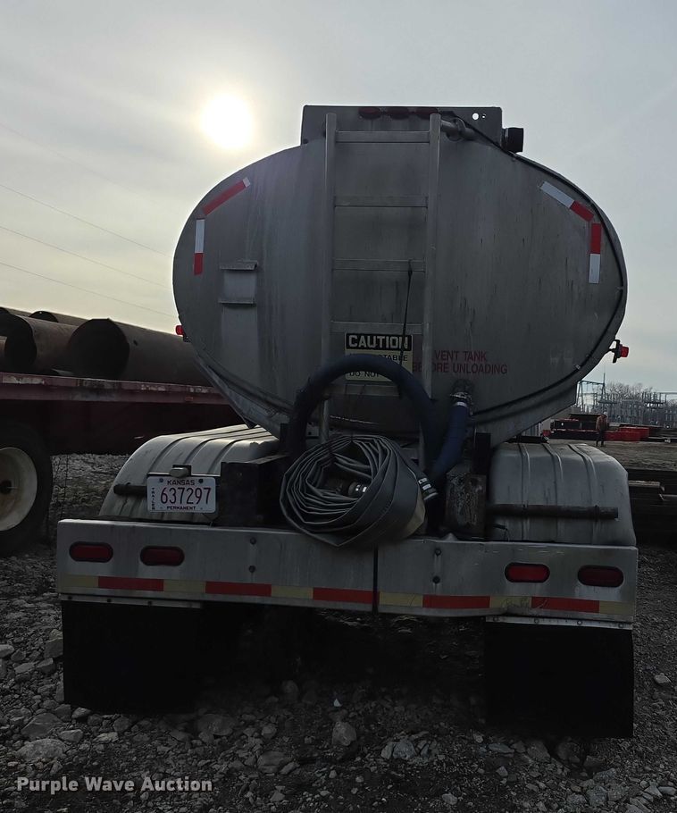 image for item FI0749 1975 Fruehauf TAGF2FSF tank trailer