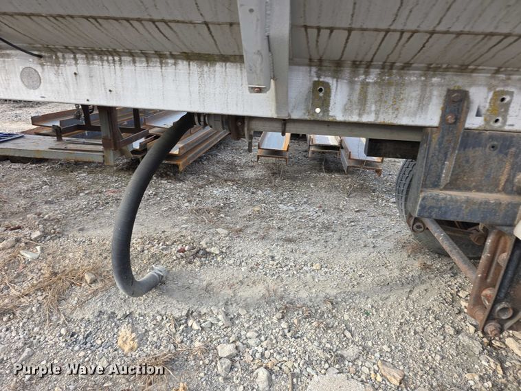 image for item FI0749 1975 Fruehauf TAGF2FSF tank trailer