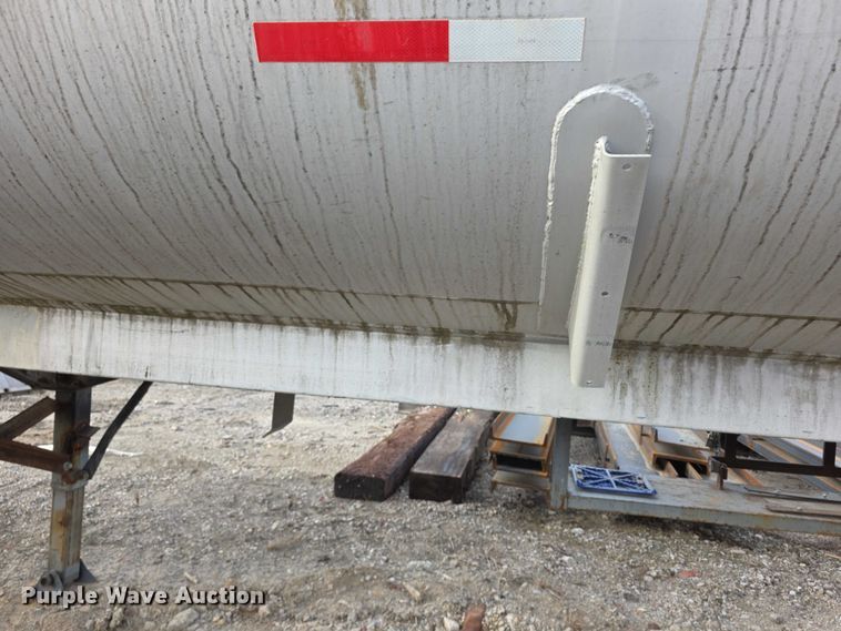 image for item FI0749 1975 Fruehauf TAGF2FSF tank trailer