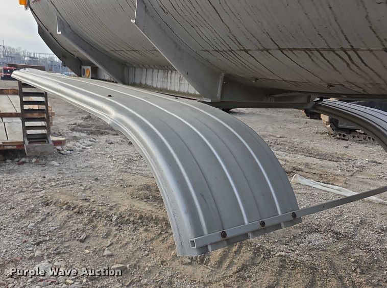 image for item FI0749 1975 Fruehauf TAGF2FSF tank trailer