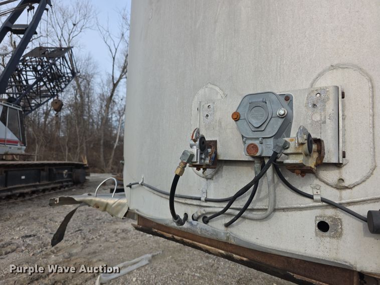 image for item FI0749 1975 Fruehauf TAGF2FSF tank trailer