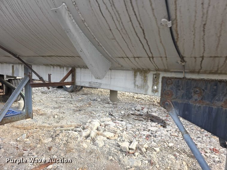 image for item FI0749 1975 Fruehauf TAGF2FSF tank trailer