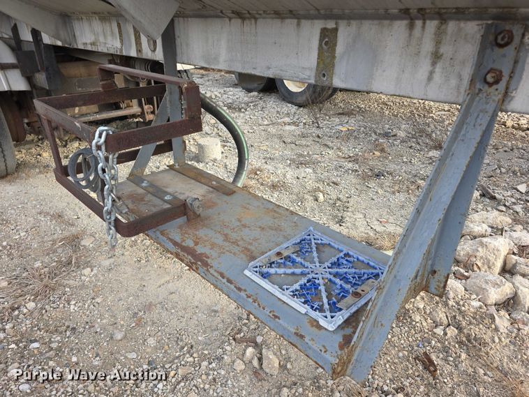 image for item FI0749 1975 Fruehauf TAGF2FSF tank trailer