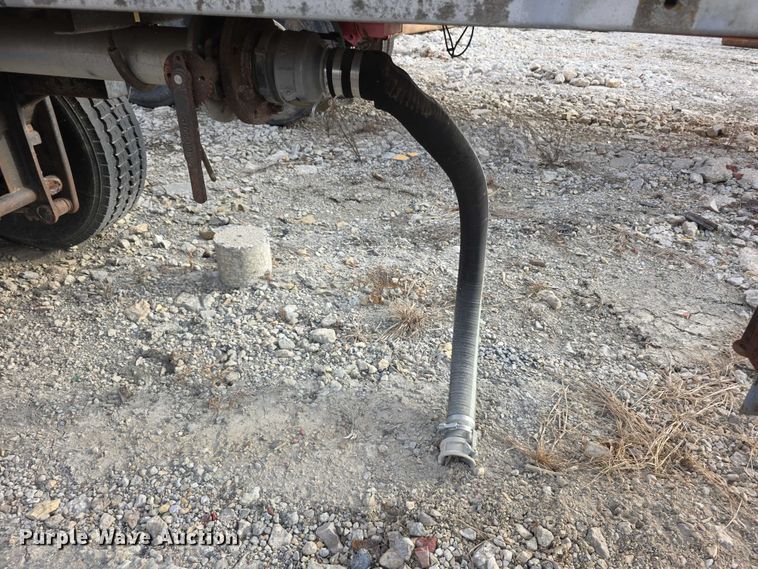 image for item FI0749 1975 Fruehauf TAGF2FSF tank trailer