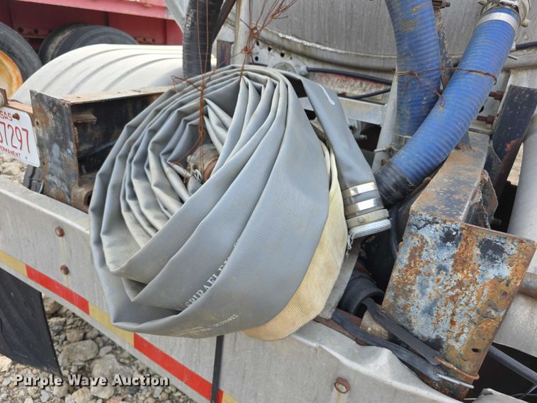 image for item FI0749 1975 Fruehauf TAGF2FSF tank trailer