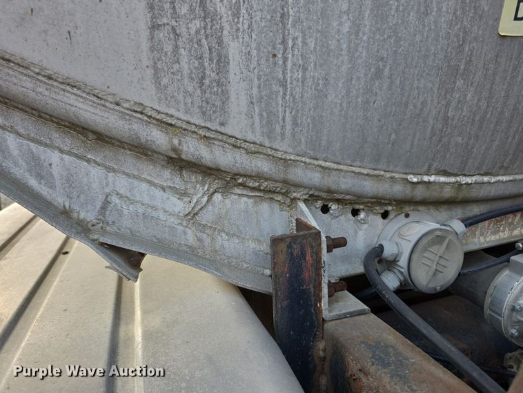 image for item FI0749 1975 Fruehauf TAGF2FSF tank trailer