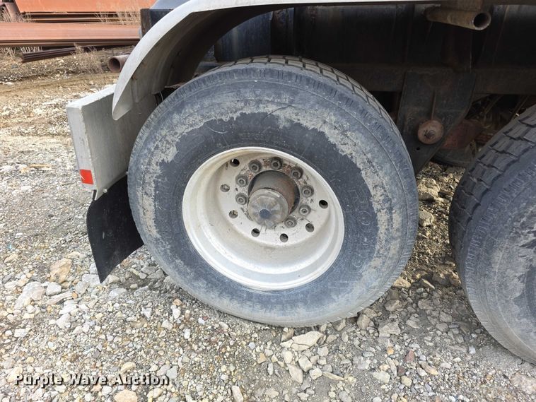 image for item FI0749 1975 Fruehauf TAGF2FSF tank trailer