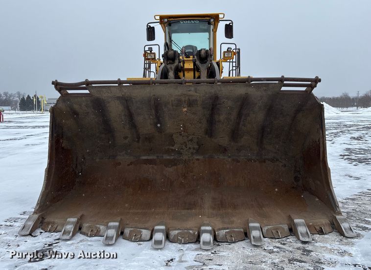 image for item FK1054 2005 Volvo L330E wheel loader