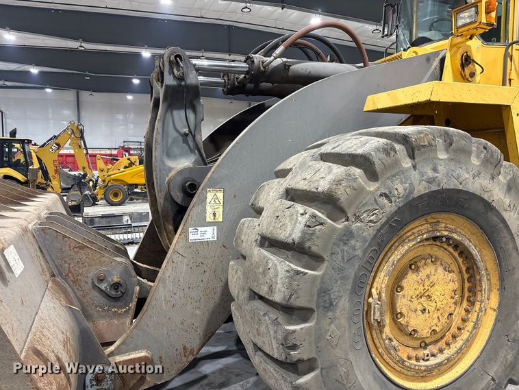 image for item FK1054 2005 Volvo L330E wheel loader