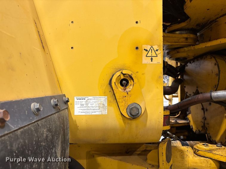 image for item FK1054 2005 Volvo L330E wheel loader