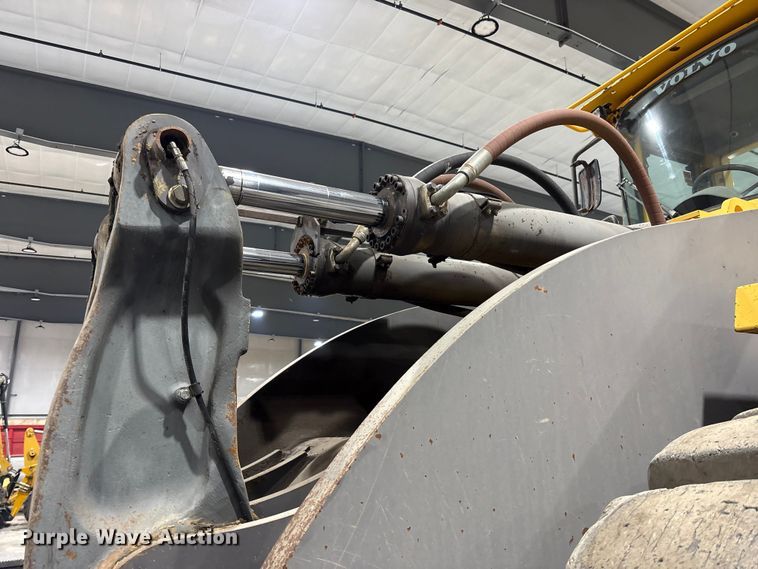 image for item FK1054 2005 Volvo L330E wheel loader