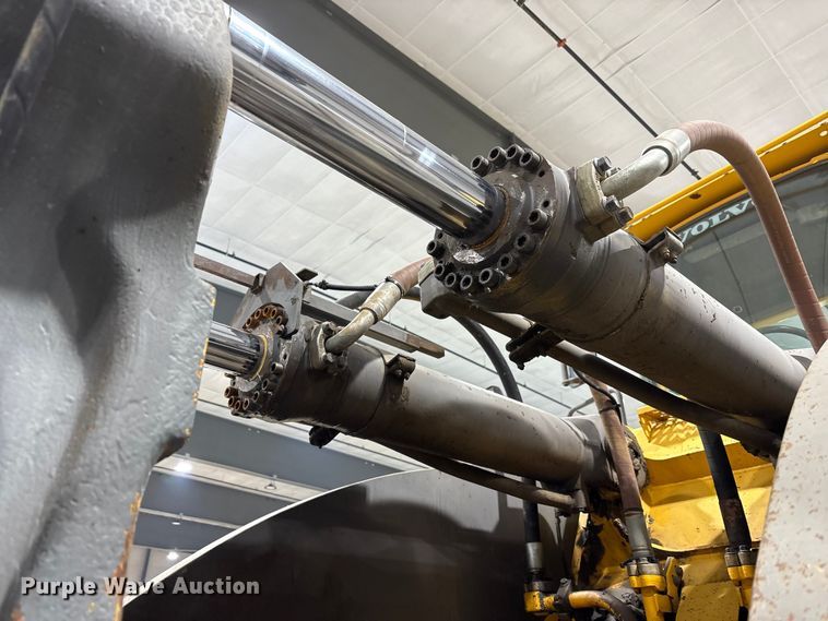 image for item FK1054 2005 Volvo L330E wheel loader