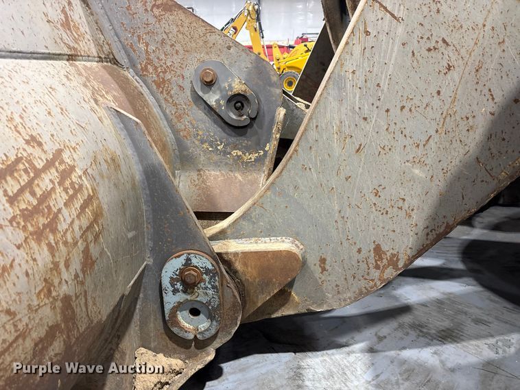 image for item FK1054 2005 Volvo L330E wheel loader