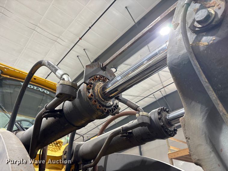 image for item FK1054 2005 Volvo L330E wheel loader