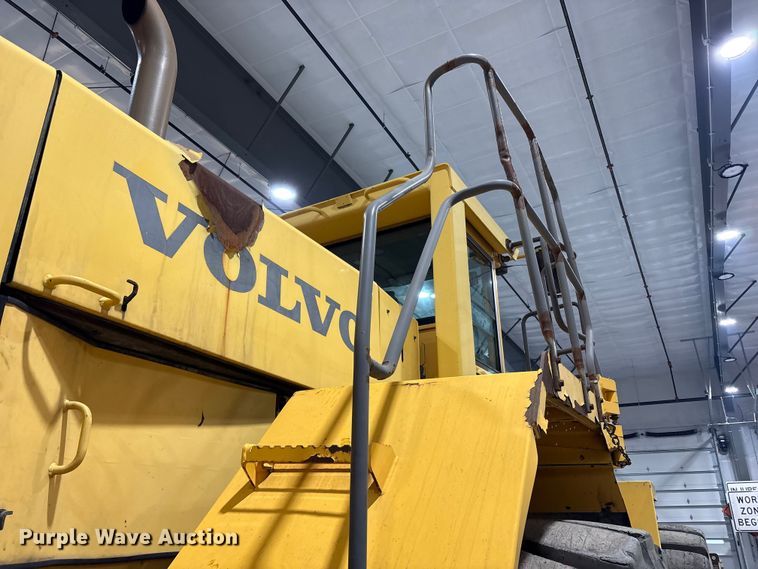 image for item FK1054 2005 Volvo L330E wheel loader