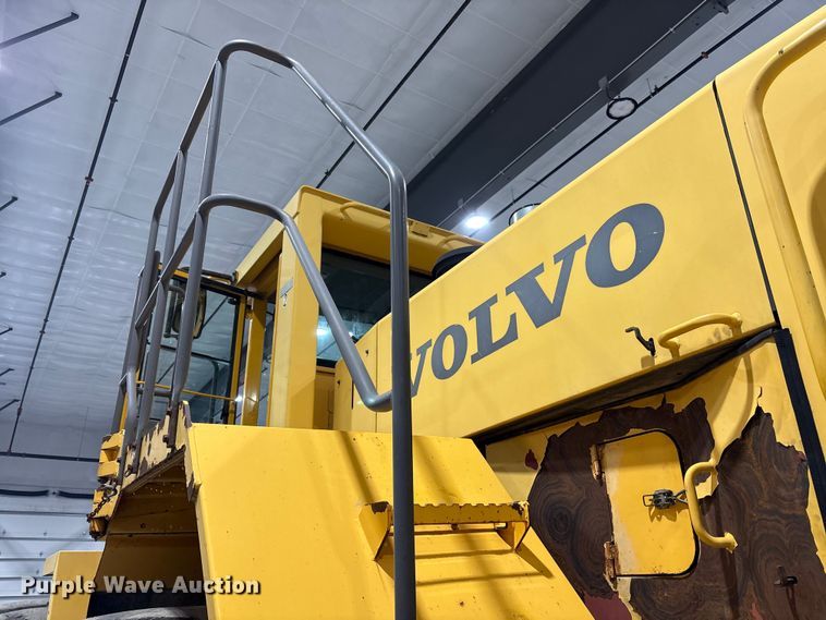 image for item FK1054 2005 Volvo L330E wheel loader