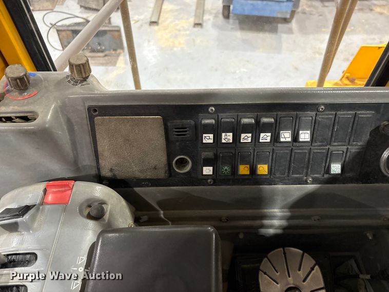 image for item FK1054 2005 Volvo L330E wheel loader