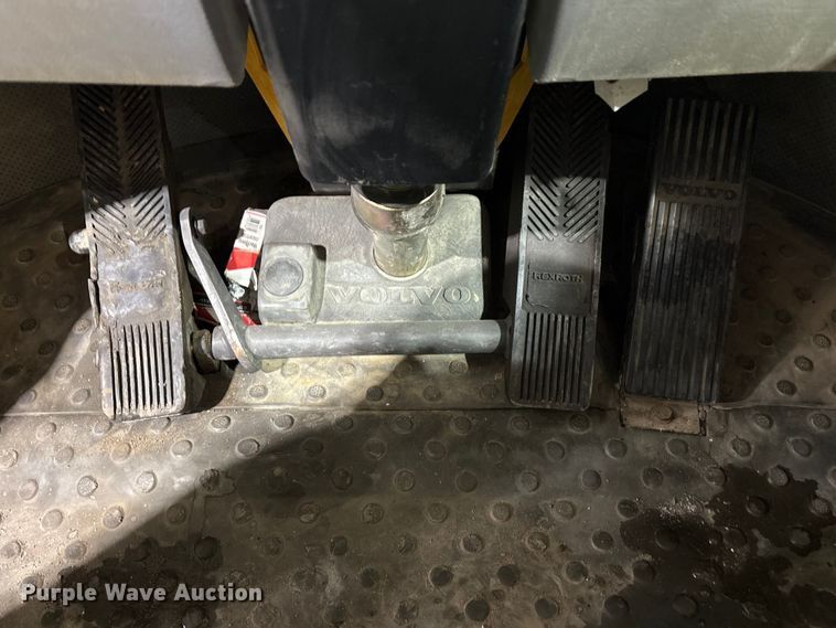 image for item FK1054 2005 Volvo L330E wheel loader