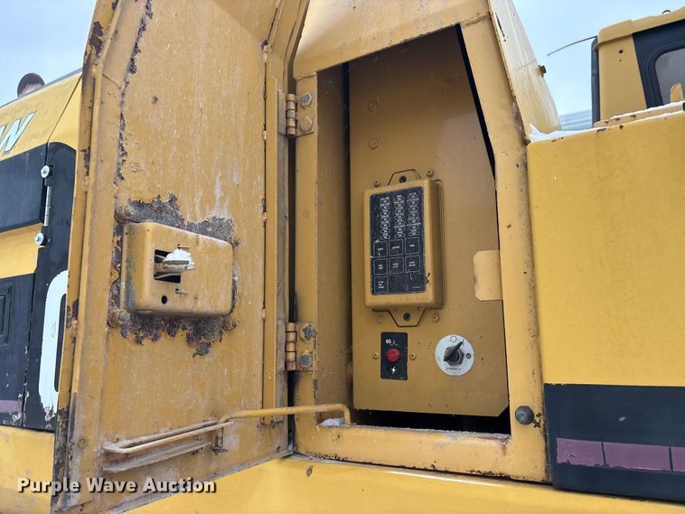 image for item FK1056 1993 Caterpillar 330 L long reach excavator