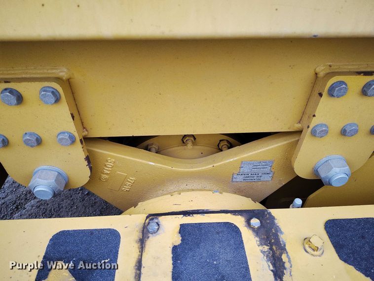 image for item IH9401 2015 NorAm 65E motor grader