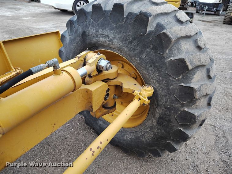 image for item IH9401 2015 NorAm 65E motor grader