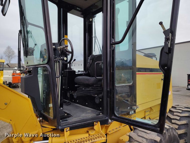 image for item IH9401 2015 NorAm 65E motor grader