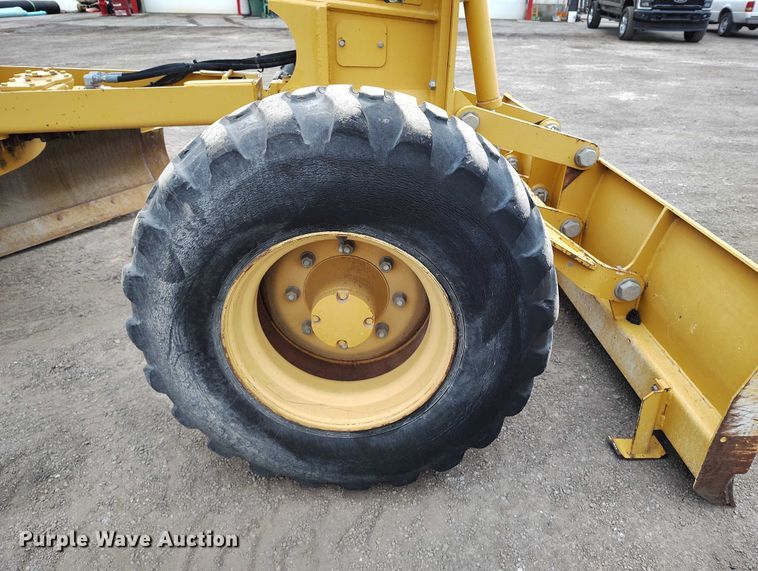 image for item IH9401 2015 NorAm 65E motor grader