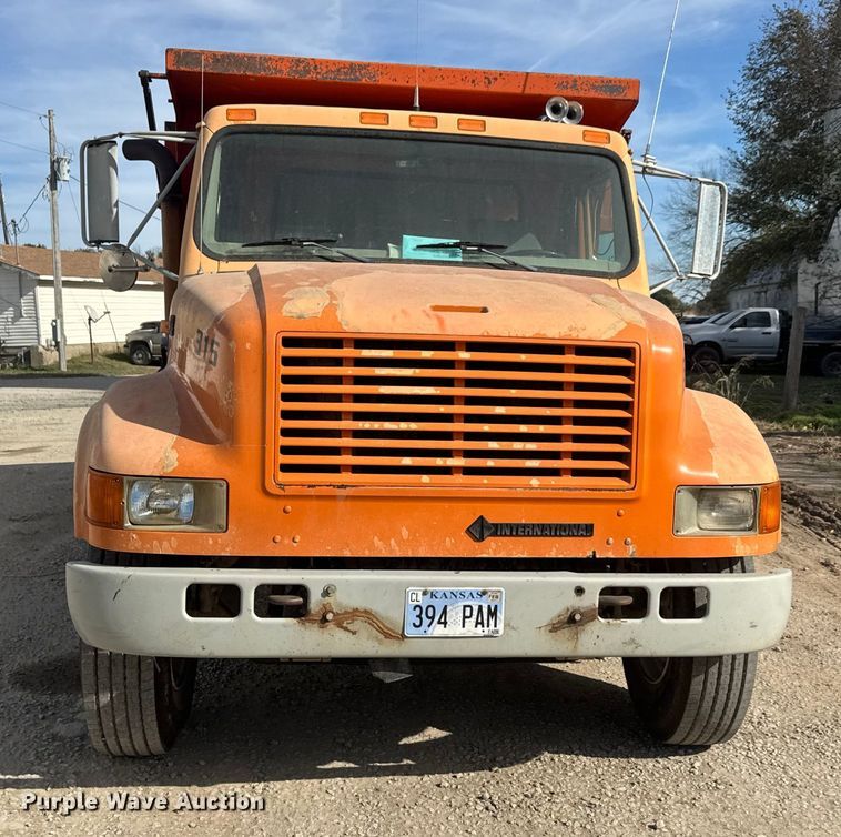 image for item NA9837 1996 International 4900 dump truck