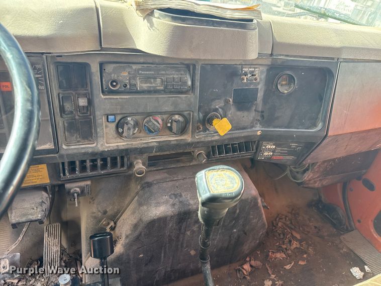 image for item NA9837 1996 International 4900 dump truck