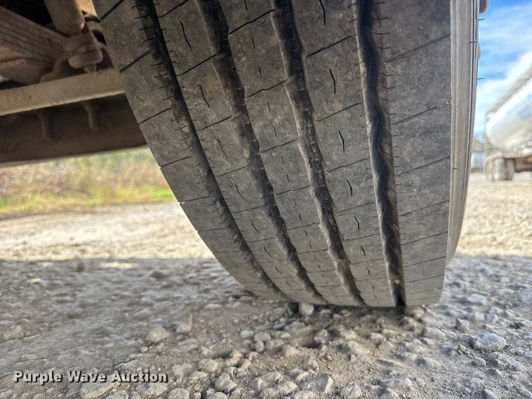 image for item NA9837 1996 International 4900 dump truck