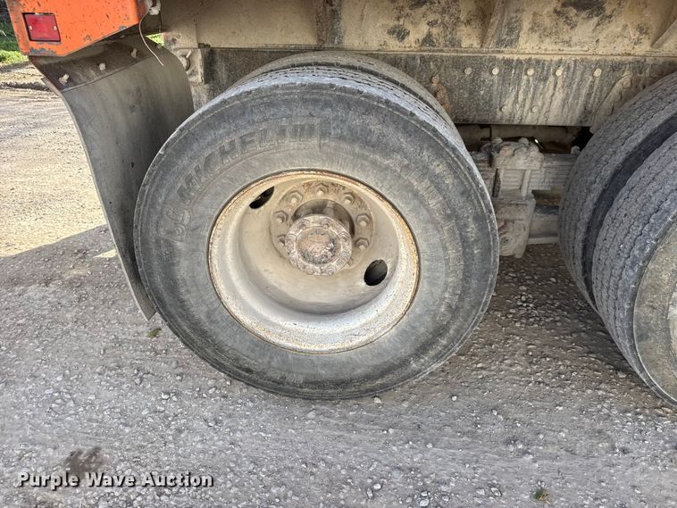 image for item NA9837 1996 International 4900 dump truck