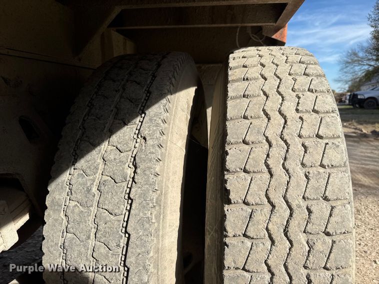 image for item NA9837 1996 International 4900 dump truck