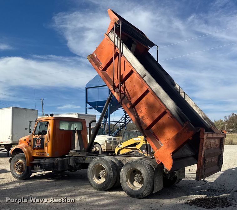 image for item NA9837 1996 International 4900 dump truck
