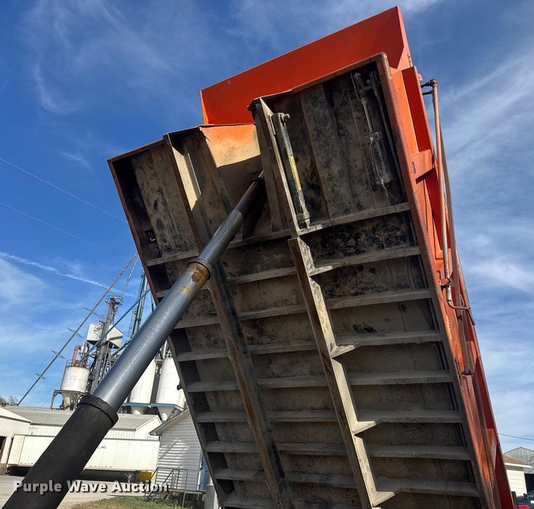 image for item NA9837 1996 International 4900 dump truck