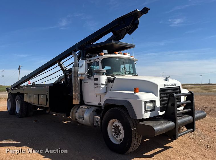 image for item NA9846 2000 Mack RD688S winch truck