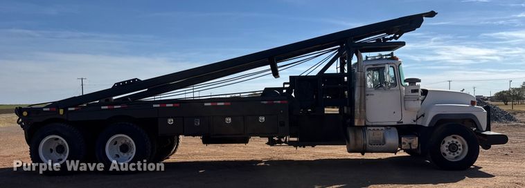 image for item NA9846 2000 Mack RD688S winch truck