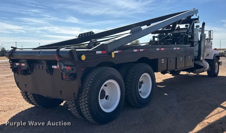 image for item NA9846 2000 Mack RD688S winch truck