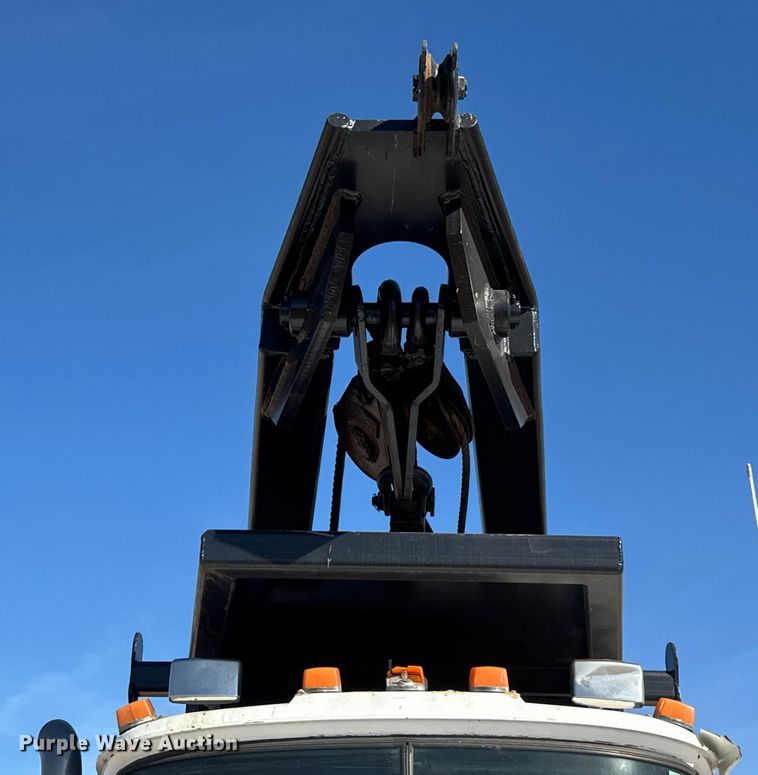 image for item NA9846 2000 Mack RD688S winch truck