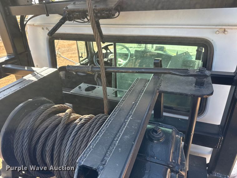 image for item NA9846 2000 Mack RD688S winch truck