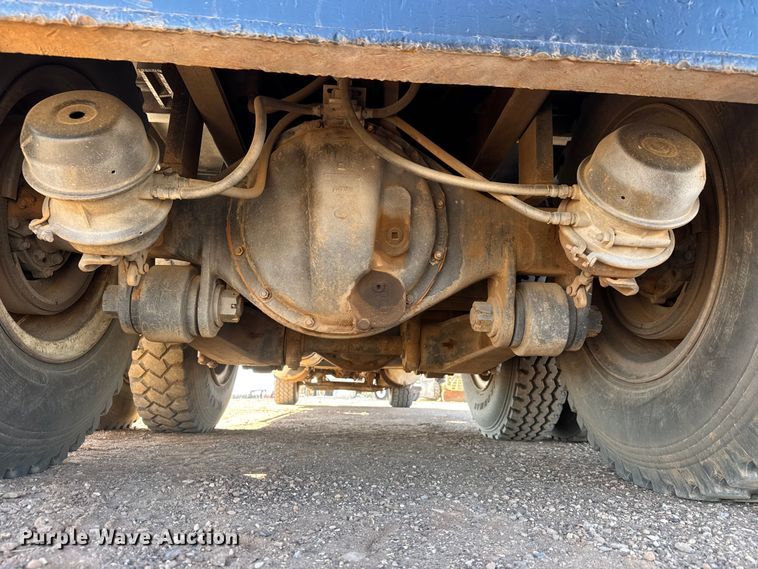 image for item NA9846 2000 Mack RD688S winch truck