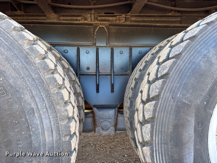 image for item NA9846 2000 Mack RD688S winch truck