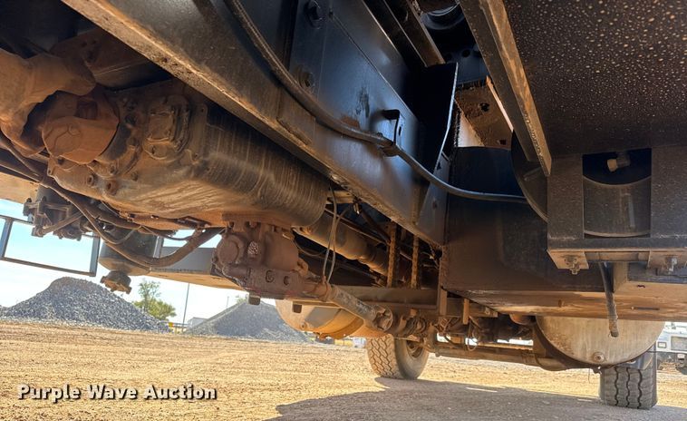 image for item NA9846 2000 Mack RD688S winch truck