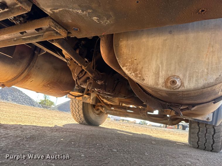 image for item NA9846 2000 Mack RD688S winch truck