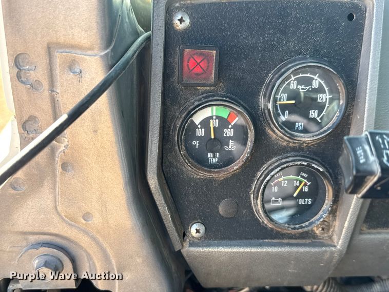 image for item NA9846 2000 Mack RD688S winch truck