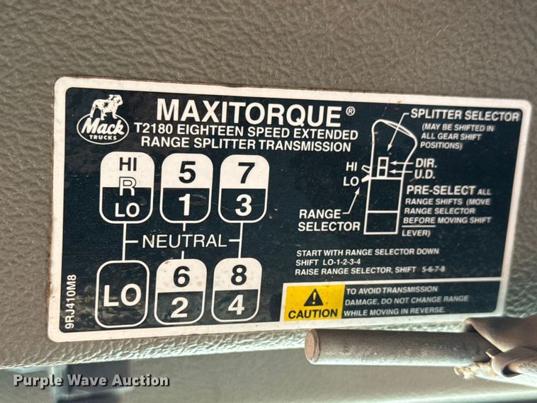 image for item NA9846 2000 Mack RD688S winch truck